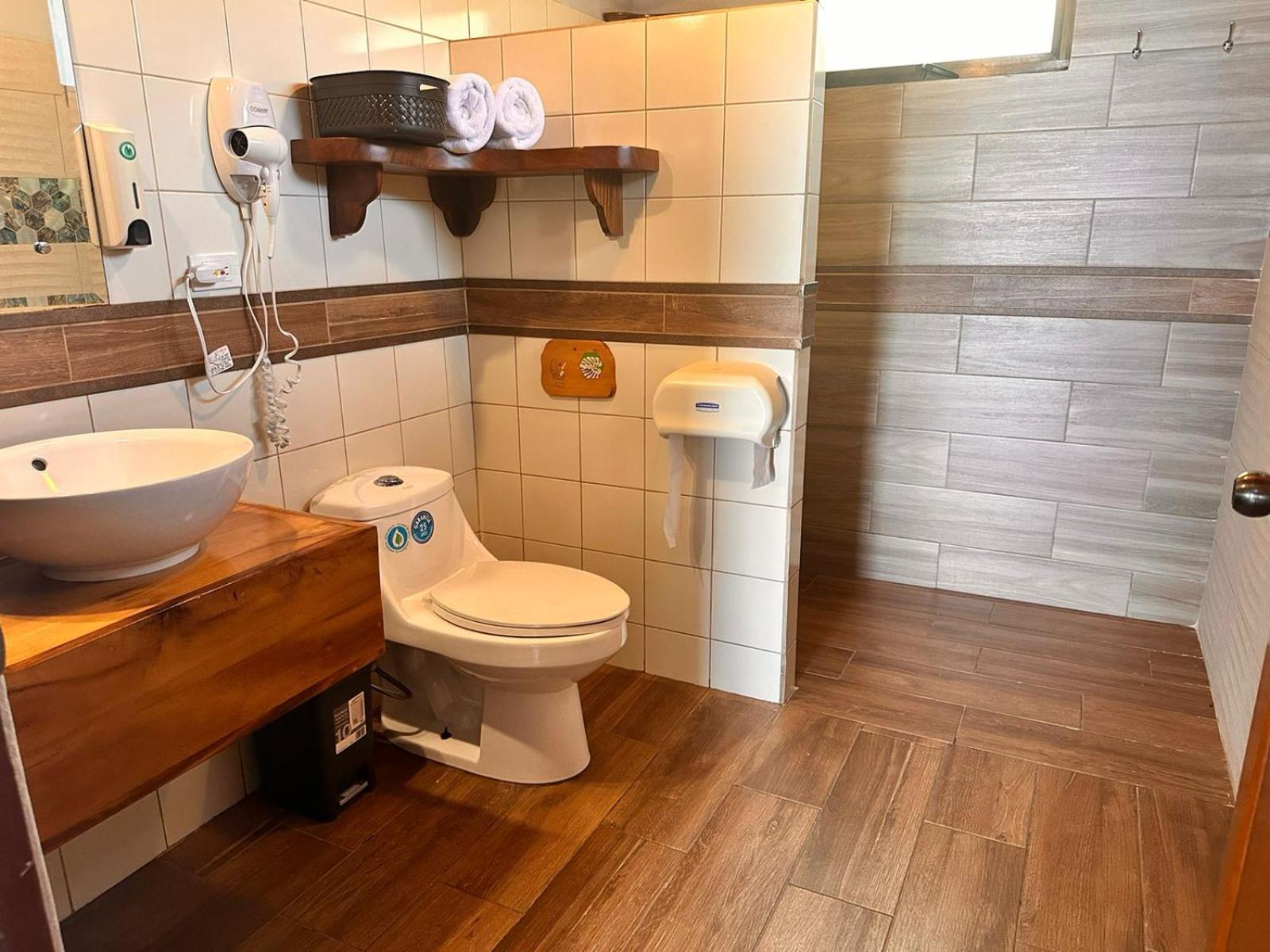 Hotel Tropico Monteverde Екстериор снимка