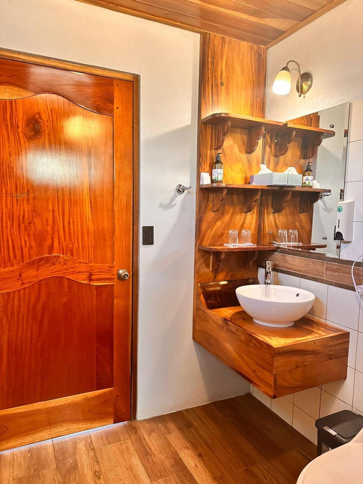 Hotel Tropico Monteverde Екстериор снимка
